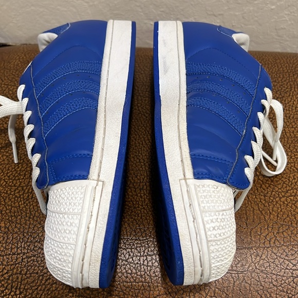 Classic Throwback Adidas Sneakers Royal Blue with White Toe area & shoestrings! - Picture 8 of 8